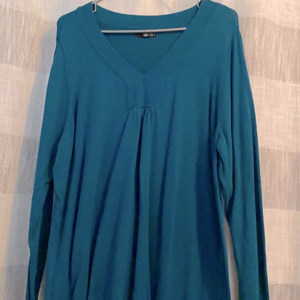 Women’s long sleeve sweater